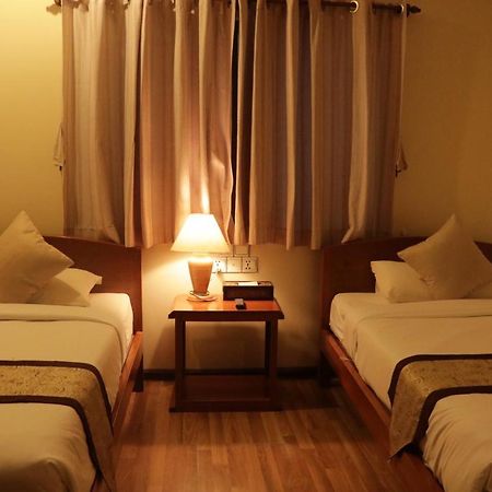 Six Stars Guest House Nyaung-U 外观 照片